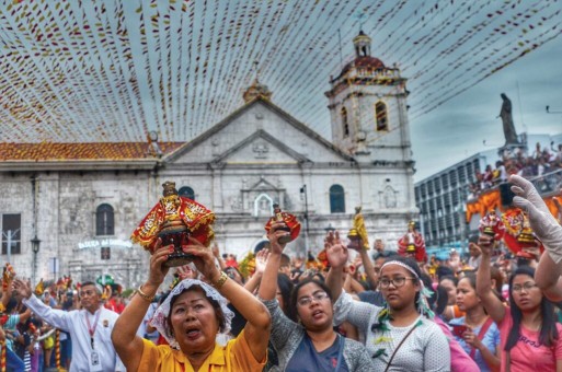 Devotees raise their hands in prayers during a Mass on the eve of the feast of the Child Jesus at the Basilica Minore del Sto. Niño Pilgrim Center in downtown Cebu City PHOTO BY ALREN JEROME BERONIO 3. SIMBANG Gabi at